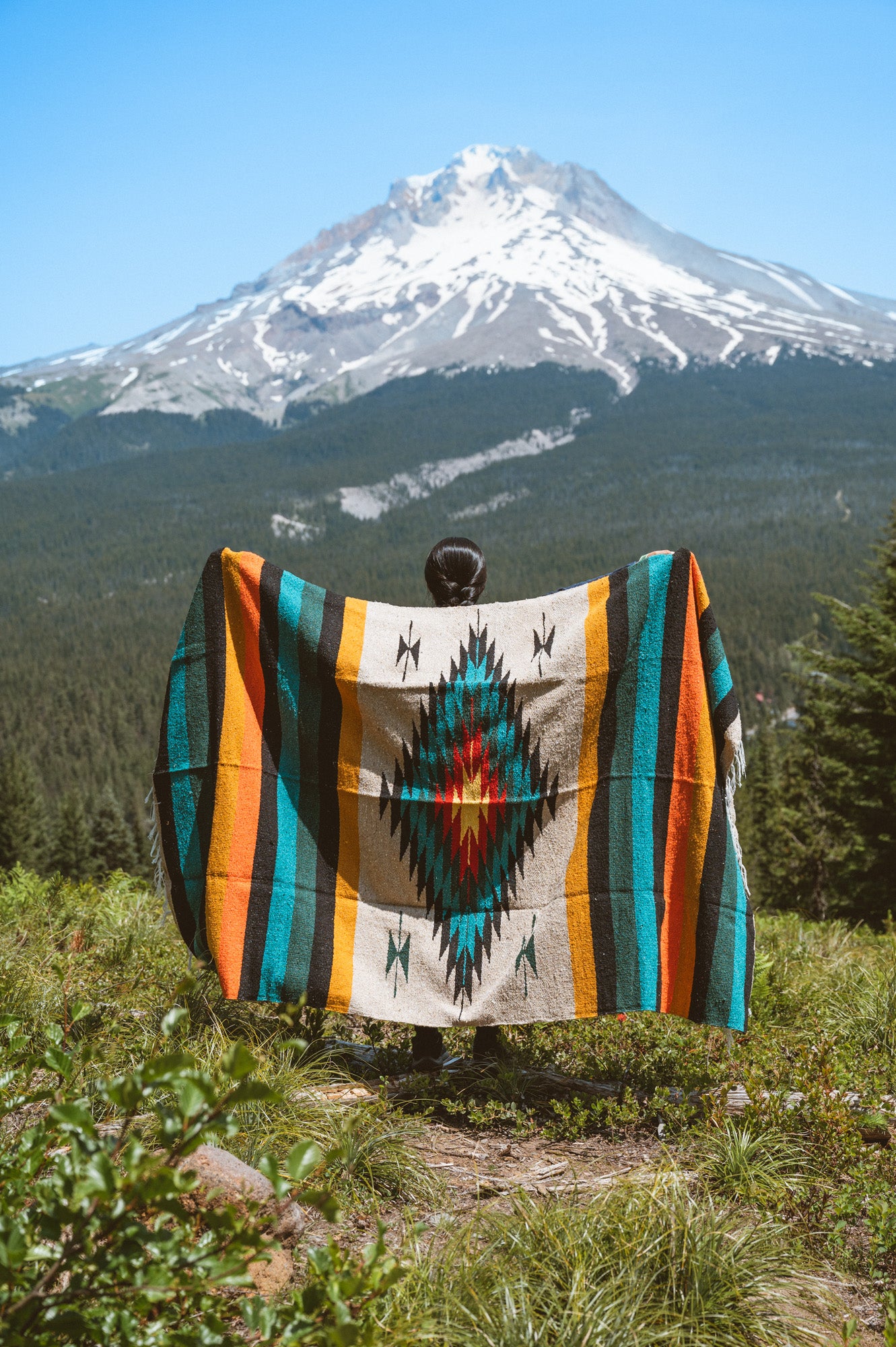 Diamond blanket in front of the mountain